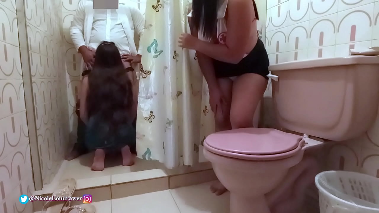 Mooki o fumana mokuli ea nang le ngaka ka kamoreng ea ho hlapela ea sepetlele / KAROLO EA 1 / NicoleLondrawer / Chiquicandy