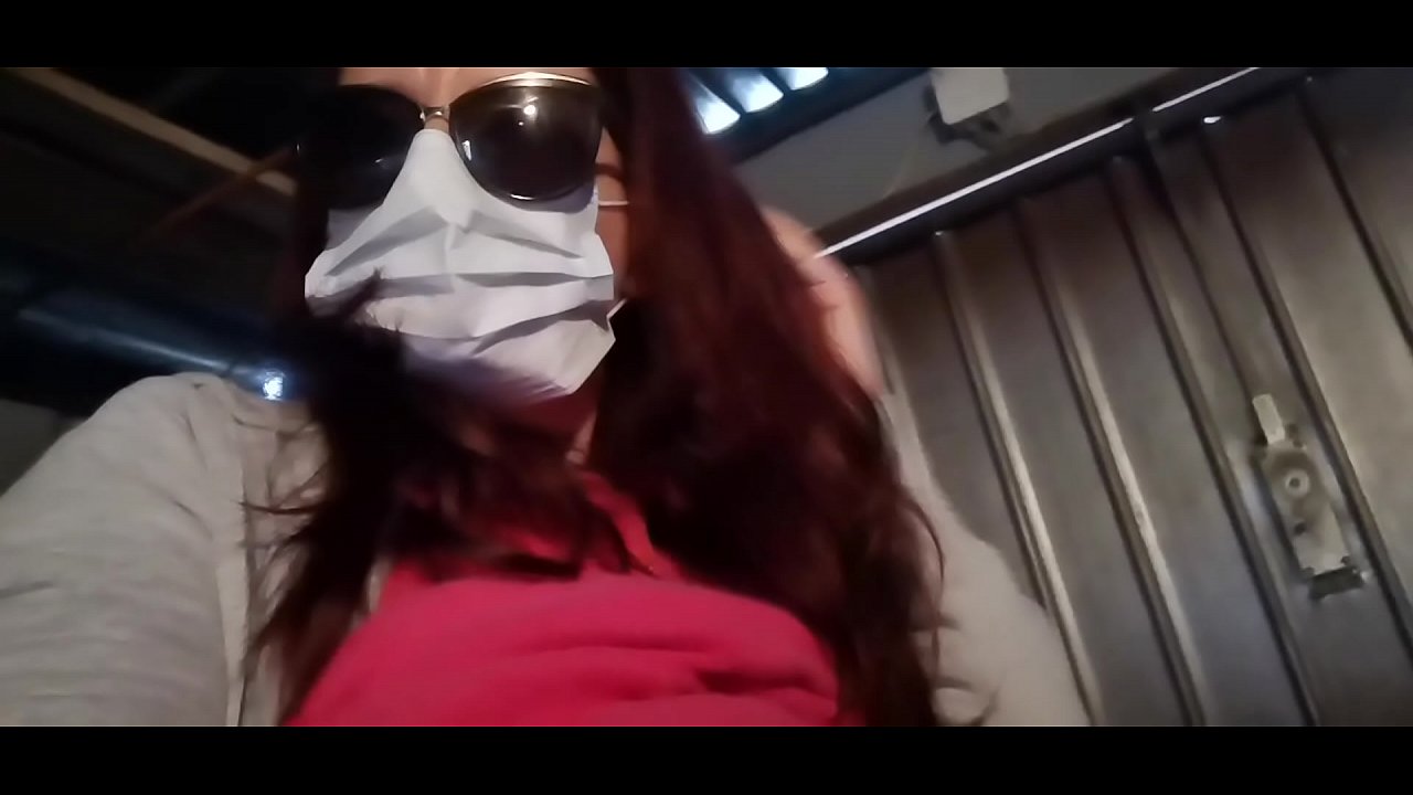 Nicoletta o iphetetsa ho moahelani oa hae le pees ka karacheng ea hae (Special Covid19 Italy Quarantine)