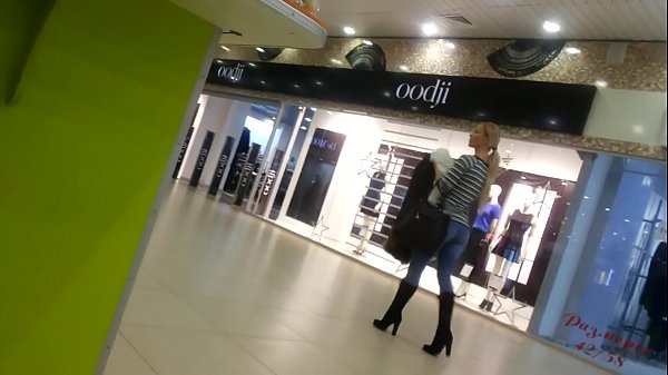 Cool chick ka lebenkeleng.