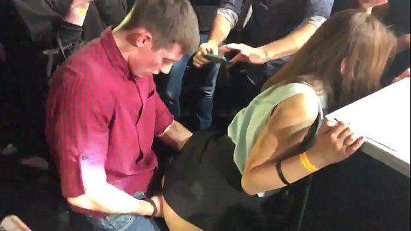 Ho kopanela liphate ka 'nete ka har'a nightclub ea Russia. Ngoanana oa Russia ea lilemo li 18 ka har'a anus le botšehaling o ile a robala ka har'a nightclub